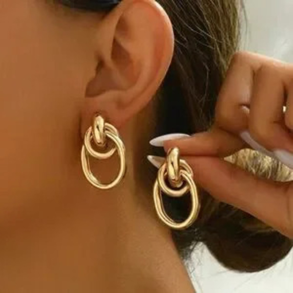 Elegant Gold Hoop Earrings C Everyday Luxury
